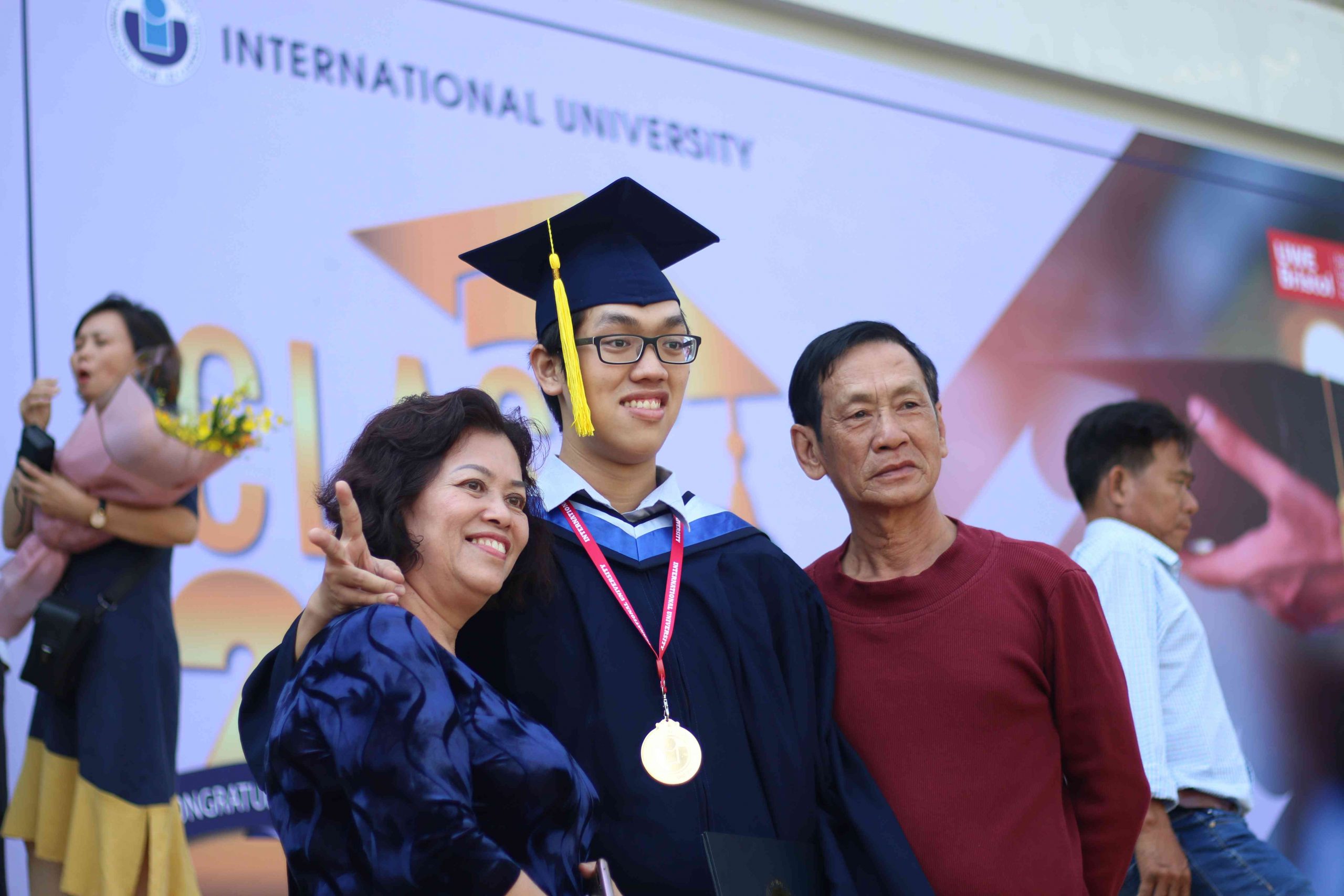 Nearly 1,000 new BA and BSc graduates and Masters graduated  from International University in 2019