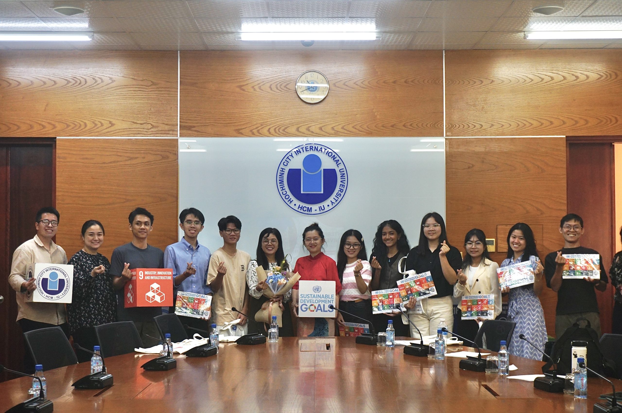 SMART AXIATA COMPANY – CAMBODIA VISITED INTERNATIONAL UNIVERSITY TO FOSTER KNOWLEDGE EXCHANGE ON THE STARTUP ECOSYSTEM AND INNOVATION