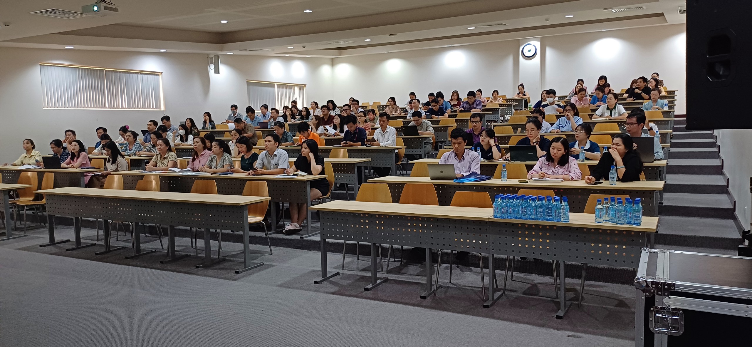 INTERNATIONAL UNIVERSITY ORGANIZES TRAINING SESSION ON “PROCUREMENT GUIDELINES FOR GOODS AND SERVICES FOR PACKAGES WITH AN ESTIMATED BUDGET UP TO 100 MILLION VND”