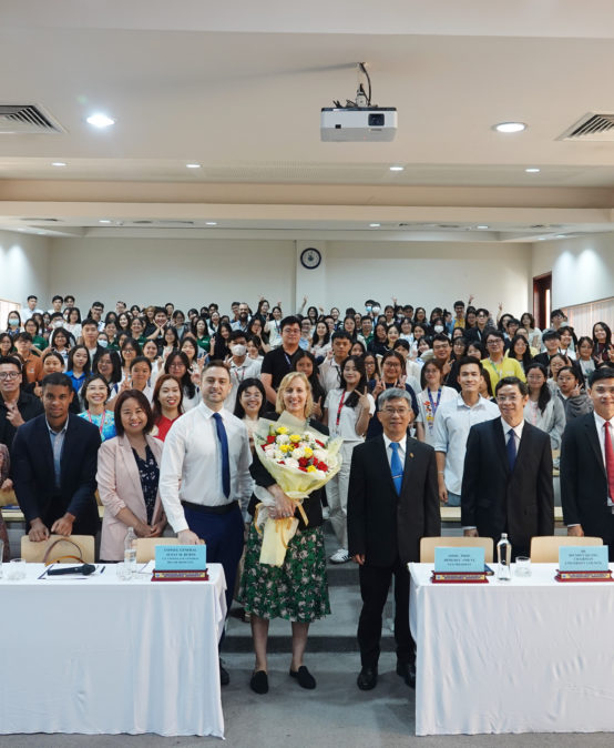 U.S. CONSULATE GENERAL DELEGATION IN HO CHI MINH CITY VISITED AND ENGAGED WITH IU-VNU HCMC