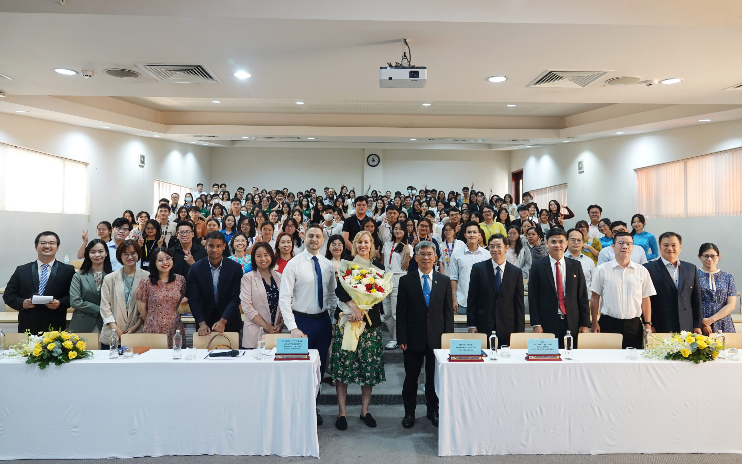 U.S. CONSULATE GENERAL DELEGATION IN HO CHI MINH CITY VISITED AND ENGAGED WITH IU-VNU HCMC