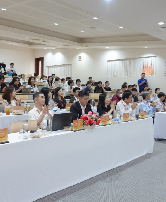 8 ĐỘI TRANH TÀI SÔI ĐỘNG TẠI IU STARTUP DEMO DAY 2025