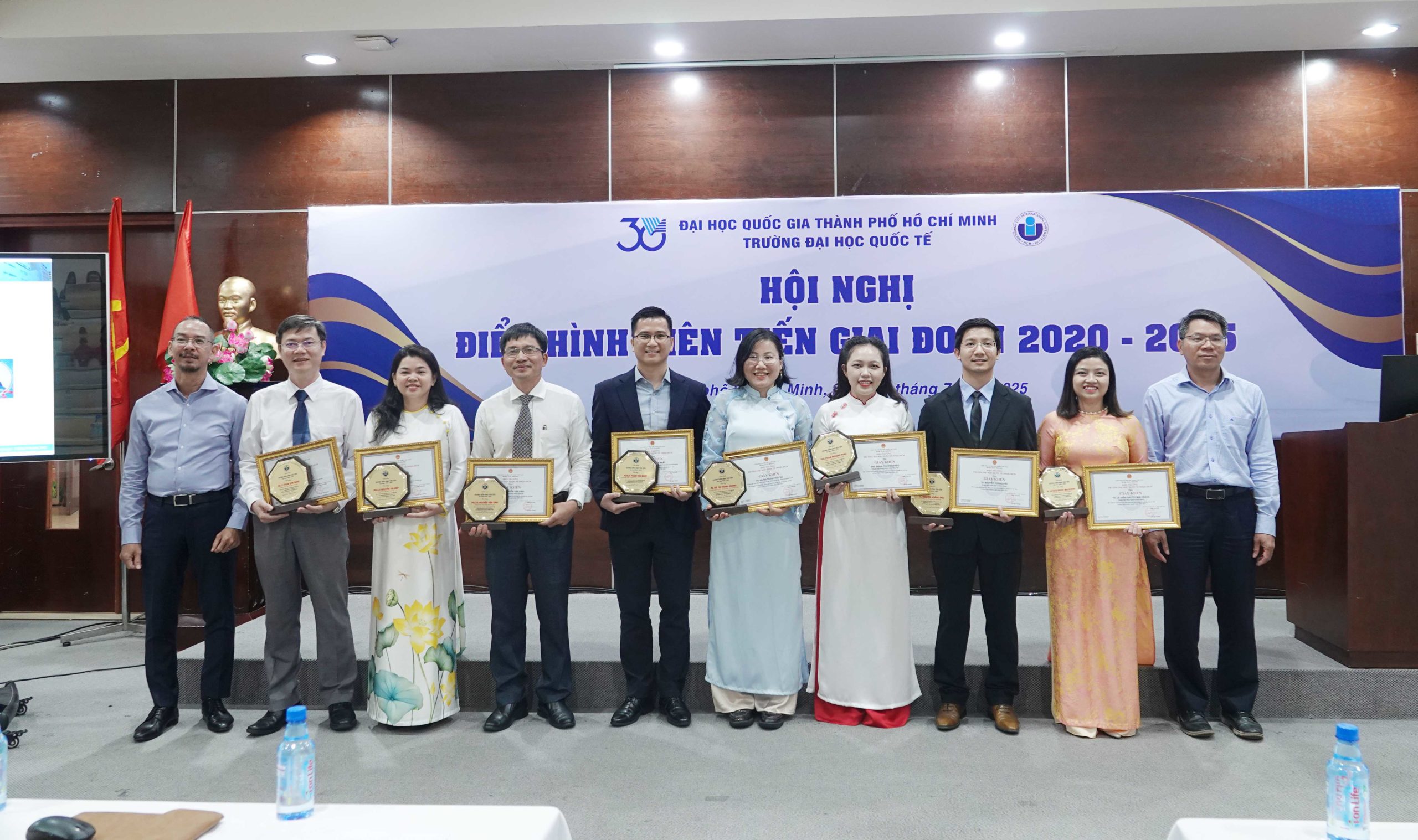 5 TẬP THỂ VÀ 11 CÁ NHÂN NHẬN DANH HIỆU ĐIỂN HÌNH TIÊN TIẾN GIAI ĐOẠN 2020-2025 5 TẬP THỂ VÀ 11 CÁ NHÂN NHẬN DANH HIỆU ĐIỂN HÌNH TIÊN TIẾN GIAI ĐOẠN 2020-2025