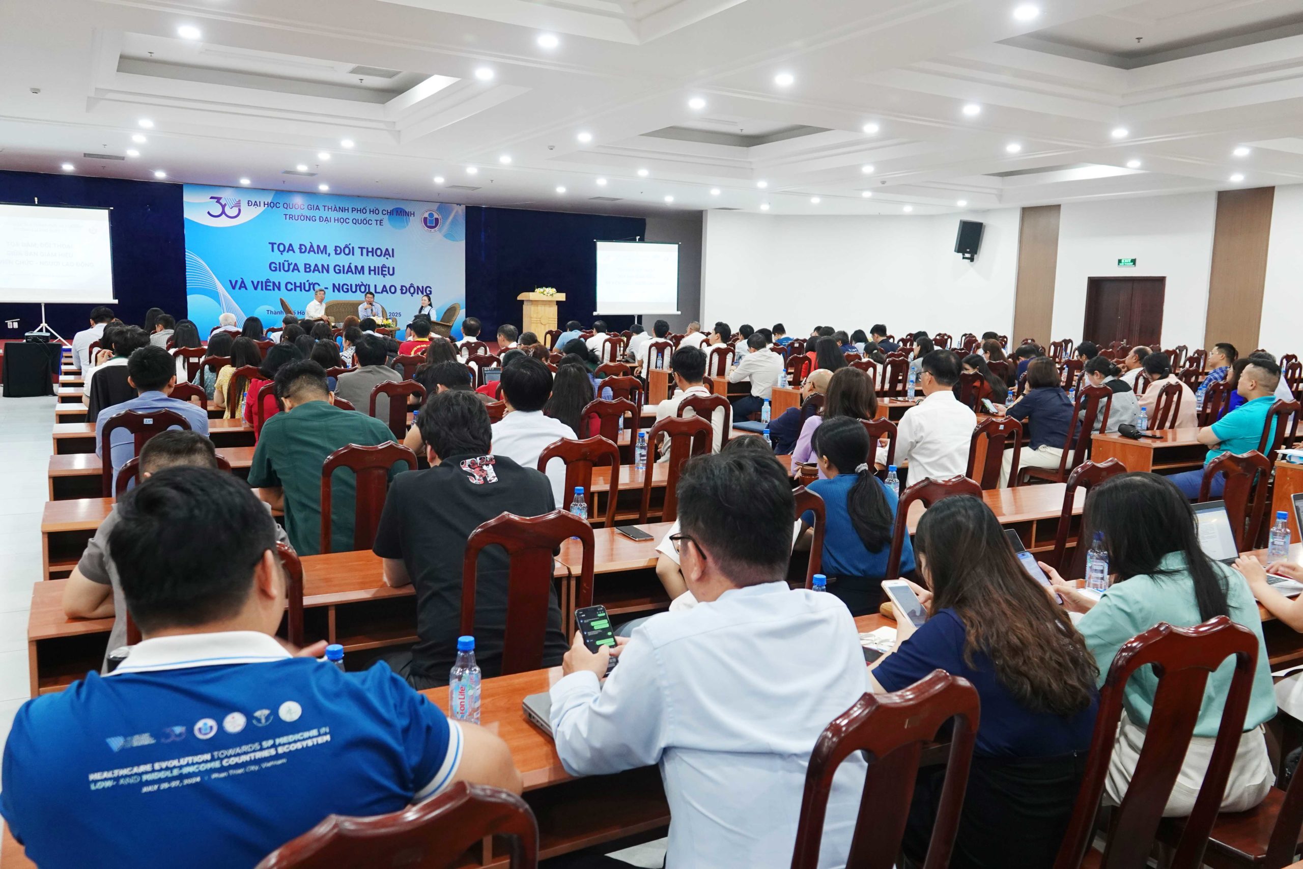 TỌA ĐÀM, ĐỐI THOẠI GIỮA BAN GIÁM HIỆU VÀ VIÊN CHỨC, NGƯỜI LAO ĐỘNG CỦA TRƯỜNG ĐH QUỐC TẾ ĐEM LẠI NHIỀU HY VỌNG MỚI TỌA ĐÀM, ĐỐI THOẠI GIỮA BAN GIÁM HIỆU VÀ VIÊN CHỨC, NGƯỜI LAO ĐỘNG CỦA TRƯỜNG ĐH QUỐC TẾ ĐEM LẠI NHIỀU HY VỌNG MỚI