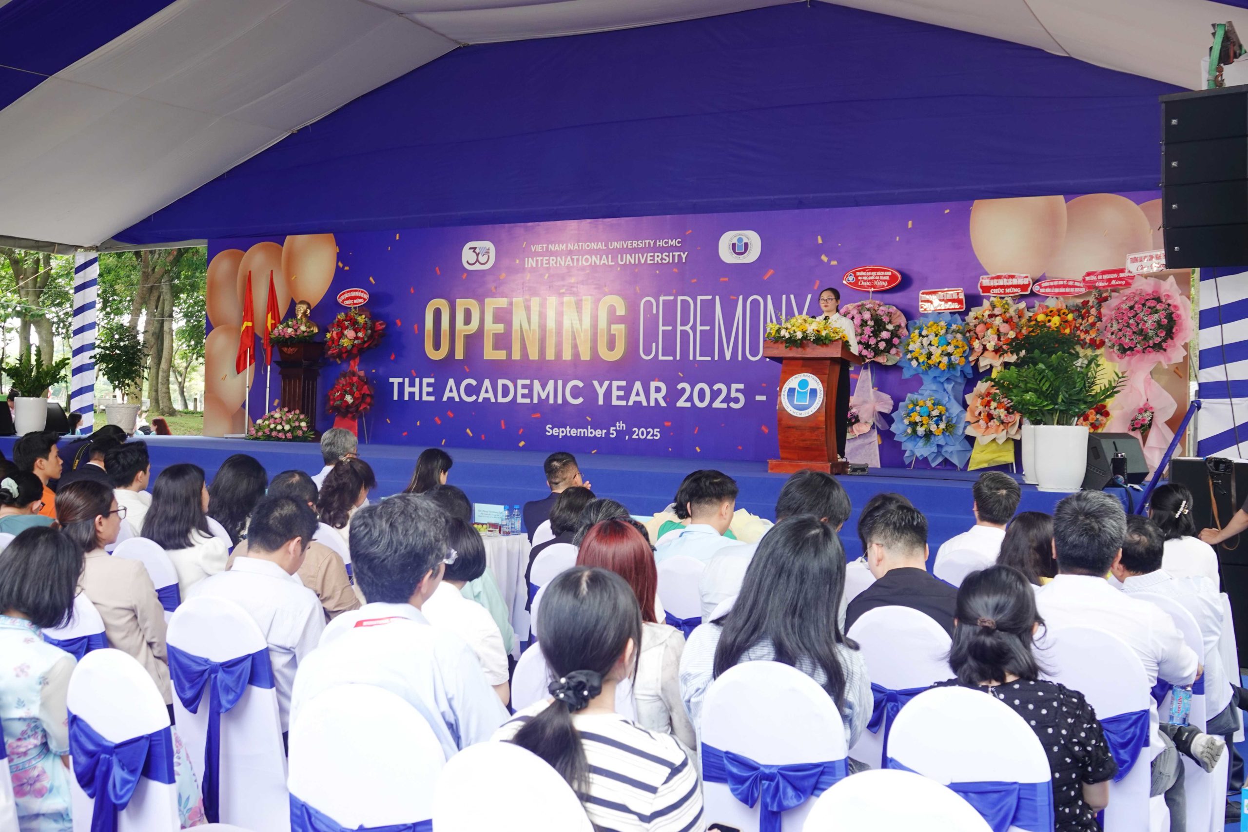 NĂM HỌC 2025-2026: TRƯỜNG ĐẠI HỌC QUỐC TẾ ĐÓN HƠN 1800 TÂN SINH VIÊN