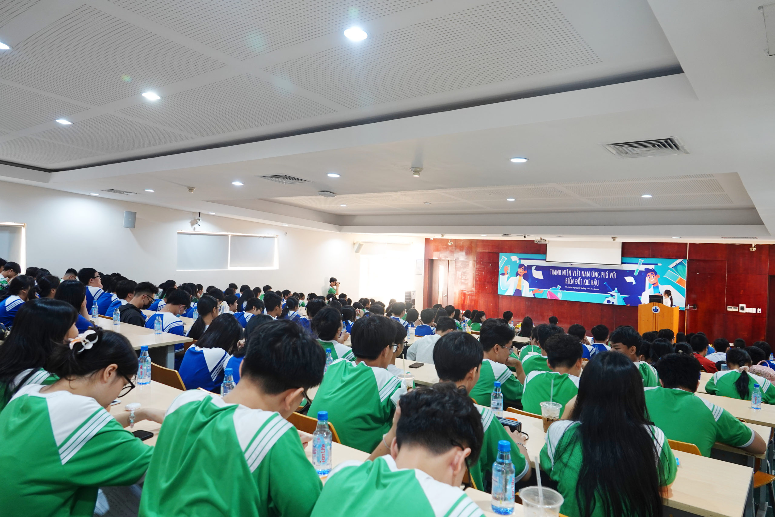 HỌC SINH HÓA THÂN THÀNH NHÀ HOẠCH ĐỊNH CHÍNH SÁCH, DOANH NHÂN BÀN VỀ MÔI TRƯỜNG HỌC SINH HÓA THÂN THÀNH NHÀ HOẠCH ĐỊNH CHÍNH SÁCH, DOANH NHÂN BÀN VỀ MÔI TRƯỜNG