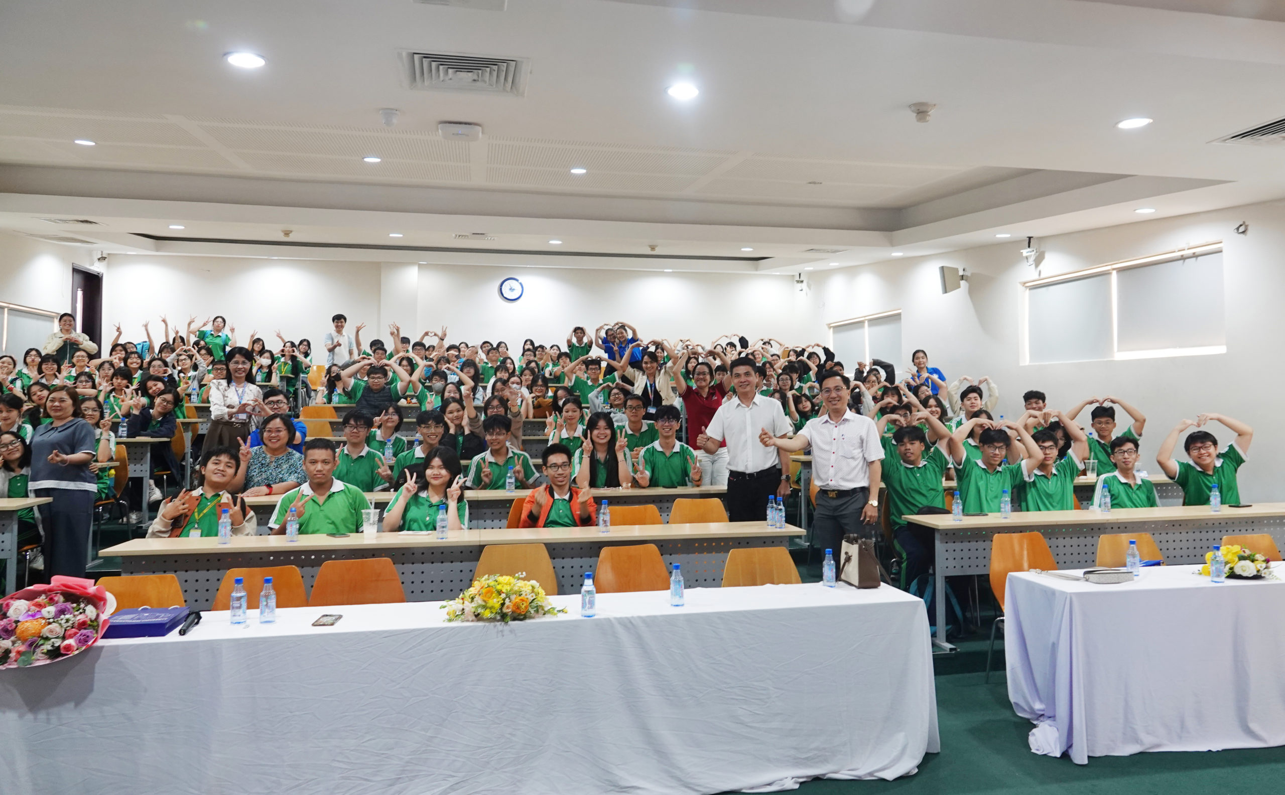 TẬN DỤNG AI ĐỂ BIẾN CÔNG NGHỆ TRỞ THÀNH NỀN TẢNG HỌC TẬP TÍCH CỰC TẬN DỤNG AI ĐỂ BIẾN CÔNG NGHỆ TRỞ THÀNH NỀN TẢNG HỌC TẬP TÍCH CỰC