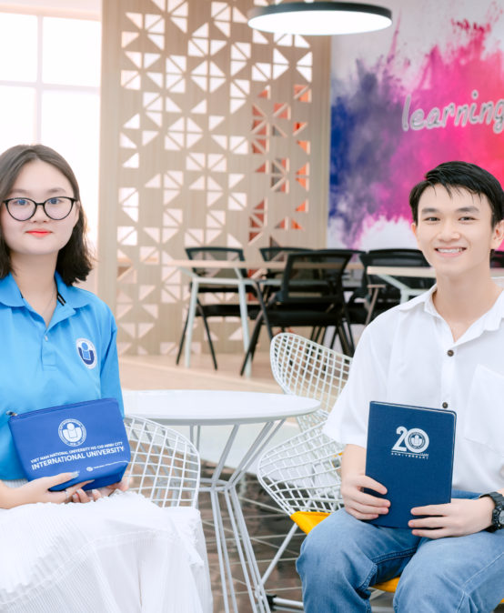 GẶP GỠ 2 THỦ KHOA TUYỂN SINH NĂM 2025: TRAI TÀI – GÁI GIỎI CỦA IU: “LÀ THẾ HỆ CỢT NHẢ NHƯNG VẪN RẤT TINH TẾ”