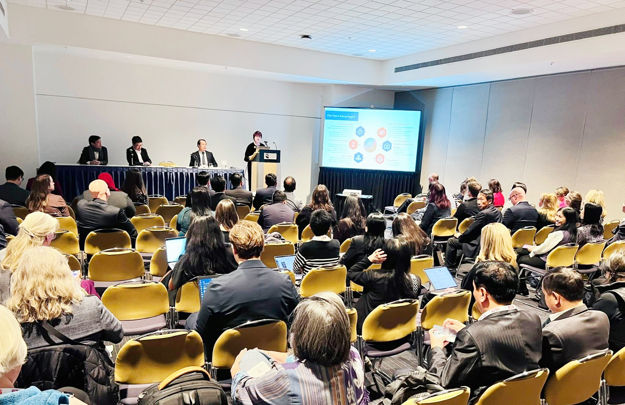 TRƯỜNG ĐH QUỐC TẾ THAM DỰ HỘI NGHỊ CBIE 2025