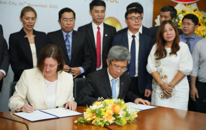 HAI TRƯỜNG ĐẠI HỌC VIỆT NAM VÀ ANH QUỐC KỶ NIỆM 20 NĂM HỢP TÁC ĐÀO TẠO