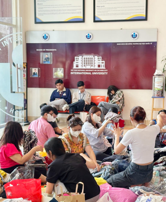 INTERNATIONAL UNIVERSITY STANDS WITH STUDENTS AFFECTED BY THE FLOODS IN CENTRAL VIETNAM