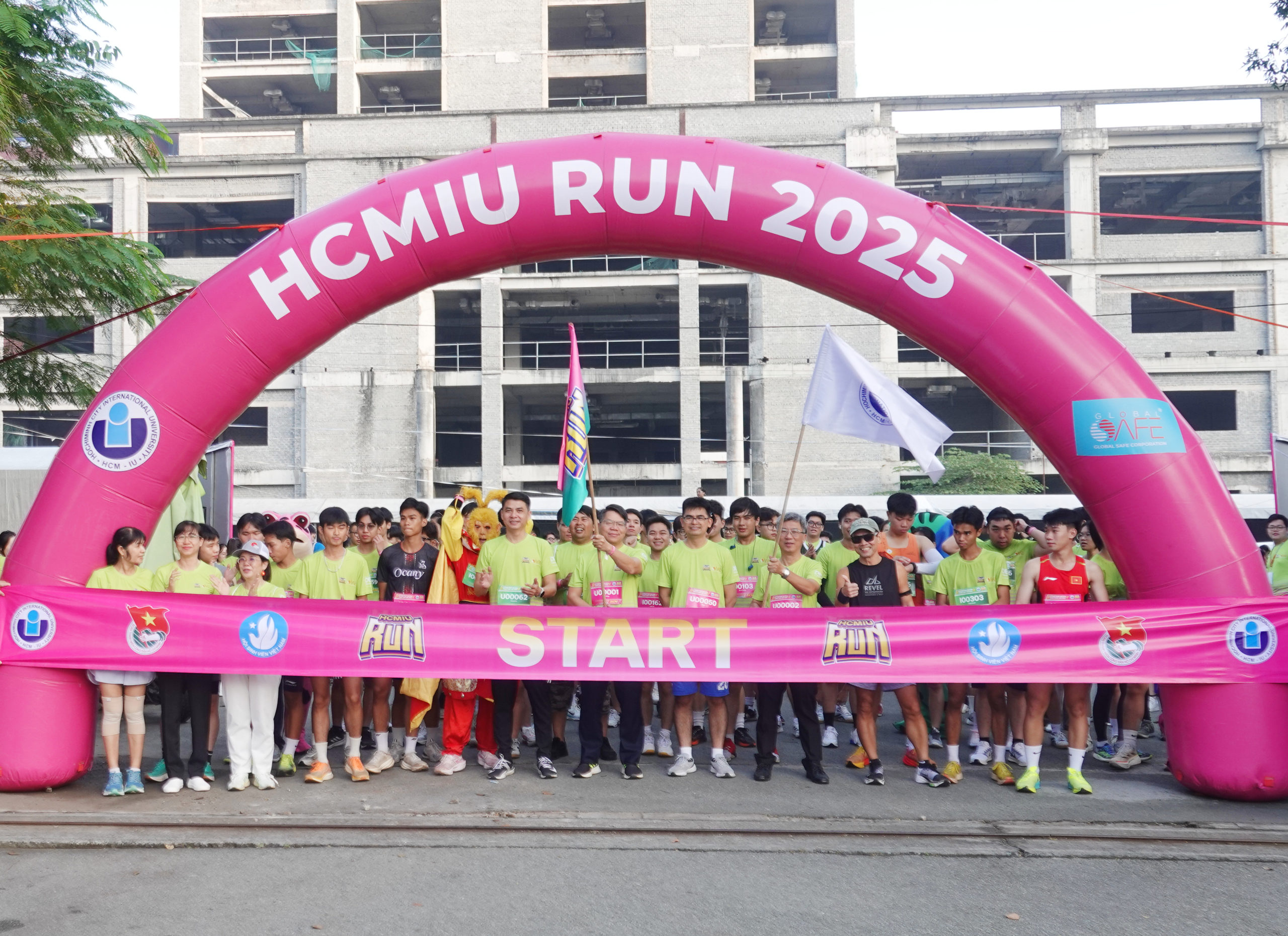 GIÁO SƯ TỪNG LÀM VIỆC TẠI NASA THAM GIA GIẢI CHẠY HCMC IU RUN 2025 GIÁO SƯ TỪNG LÀM VIỆC TẠI NASA THAM GIA GIẢI CHẠY HCMC IU RUN 2025