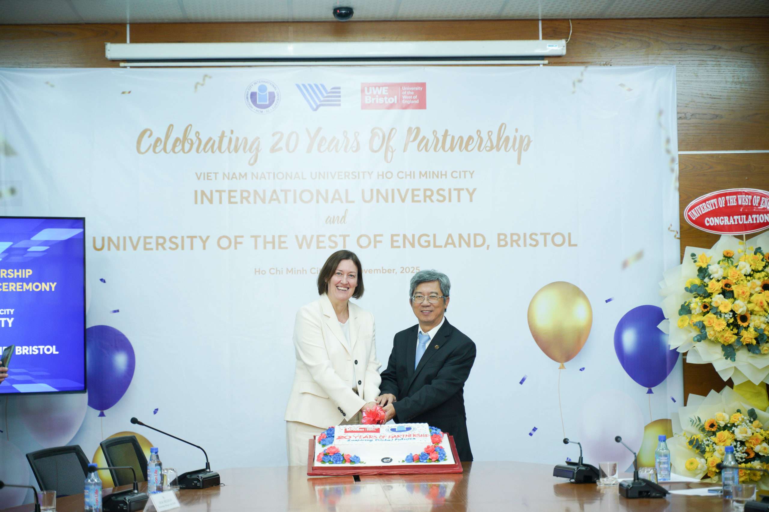 20 NĂM HỢP TÁC:  TRƯỜNG ĐH QUỐC TẾ VÀ ĐH WEST OF ENGLAND, BRISTOL CÙNG NHAU ĐÀO TẠO HƠN 3500 SINH VIÊN