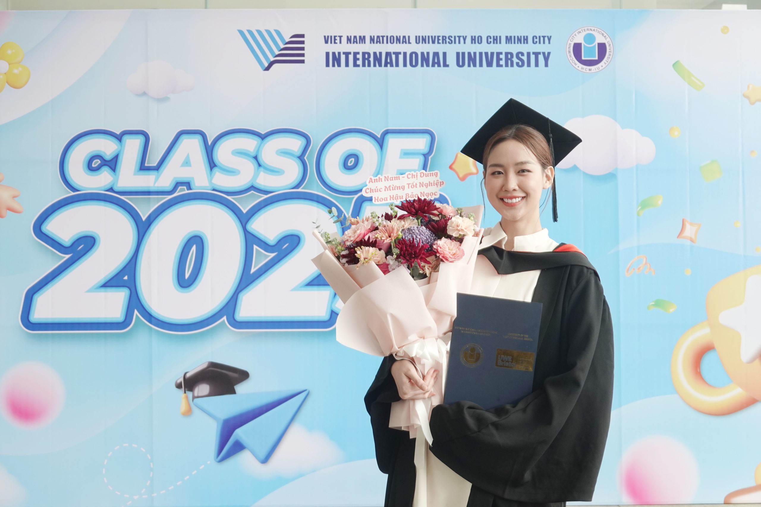 HOA HẬU TỐT NGHIỆP LOẠI GIỎI TRƯỜNG THÀNH VIÊN ĐH QUỐC GIA TP.HCM HOA HẬU TỐT NGHIỆP LOẠI GIỎI TRƯỜNG THÀNH VIÊN ĐH QUỐC GIA TP.HCM