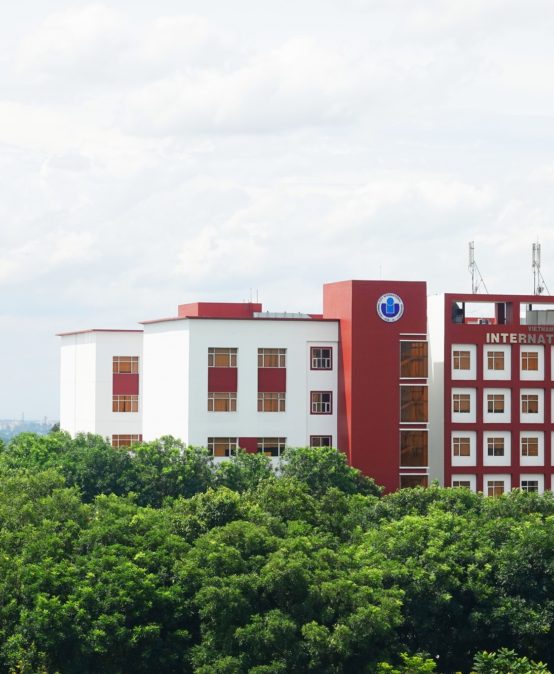 PHÁT TRIỂN NỀN TẢNG CHIẾU SÁNG XANH CÓ KIỂM SOÁT ĐỂ  ĐÁNH GIÁ ĐỘC TÍNH QUANG HỌC TRONG Y SINH HỌC – GIẢI NHẤT HỘI NGHỊ SINH VIÊN NGHIÊN CỨU KHOA HỌC LẦN THỨ VI NĂM 2025