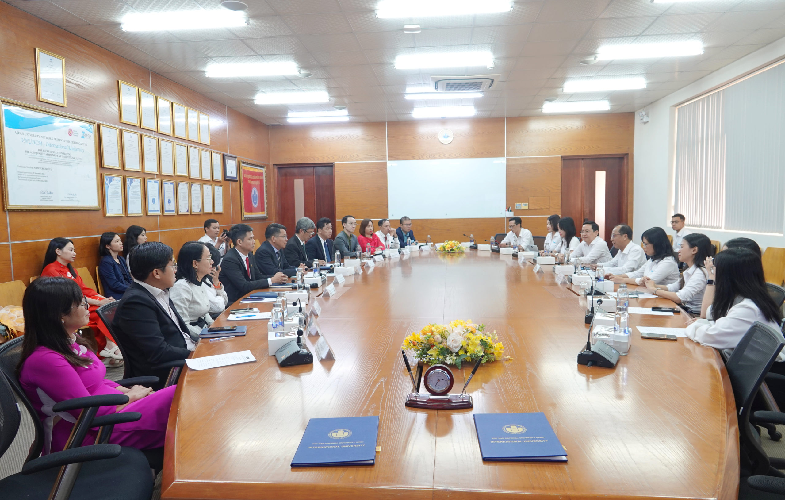 TRƯỜNG THÀNH VIÊN ĐẦU TIÊN CỦA ĐH QUỐC GIA TP.HCM KÝ KẾT HỢP TÁC VỚI BÁO THANH NIÊN